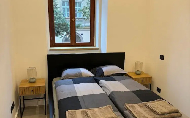 Cool Apartment With Small Balcony Near Florenc