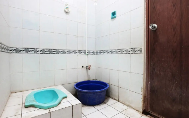 Premium Senen Guesthouse - Female Only