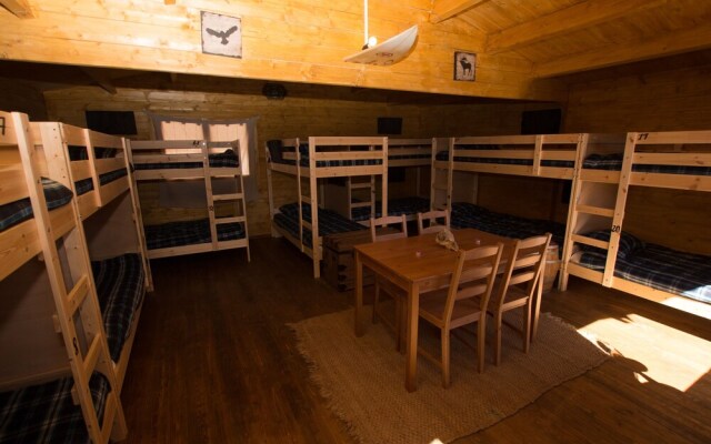 7 Waves Surf Hostel