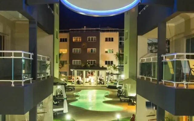 Chic Beachfront Apartment - Private Beach Access