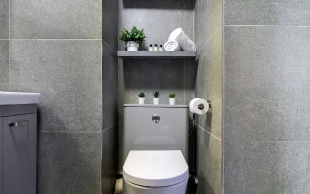 Stylish 1-Bedroom with Balcony near Soho