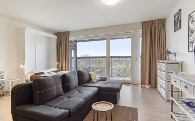 Spacious Studio With Storage Room