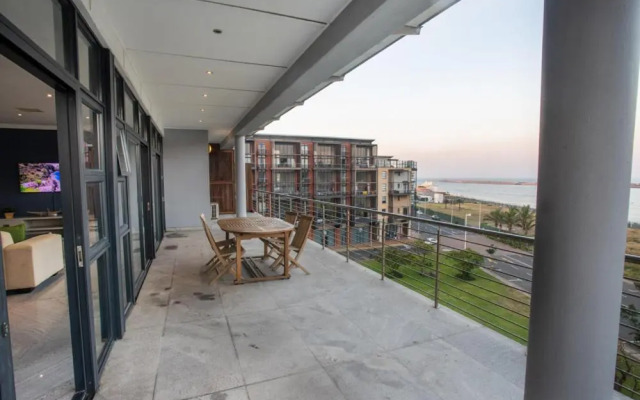 uSHAKA WATERFRONT - PALATIAL PRIVATE PENTHOUSE