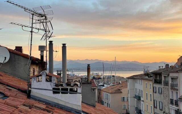 06M - Vieil Antibes beau duplex avec terrasse vue mer