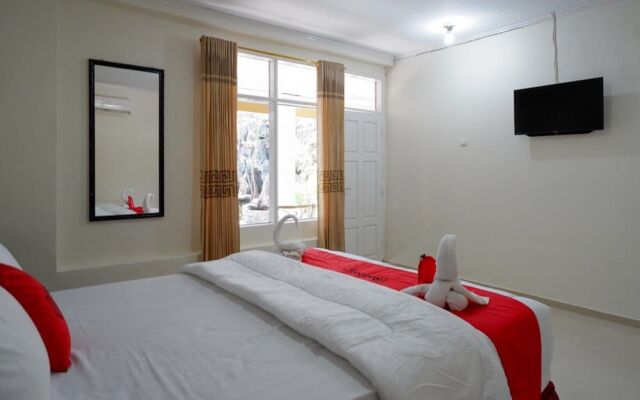 RedDoorz Plus @ Alam Raya Hotel