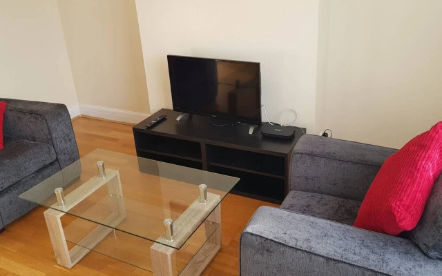 Elegant and Spacious 2 bedroom Apartment