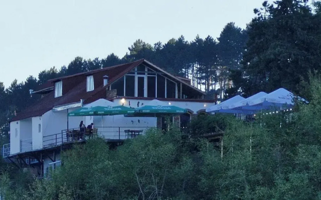 Nando Guest House
