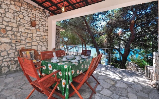 Nice Home in Vinisce With Wifi and 2 Bedrooms