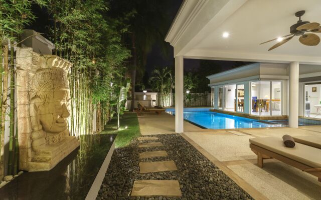 Luxury Pool Villa 52