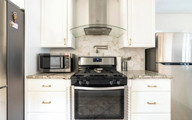 Paradise Vacation Estate Near Universal Studios