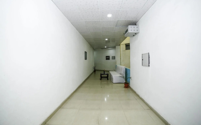 Hotel C P Palace by OYO Rooms