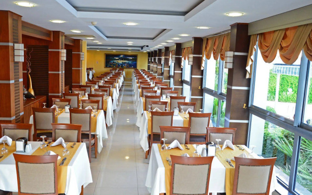 Lara Otel +12 Only Adult