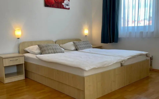 Rooms and Apartments Ana
