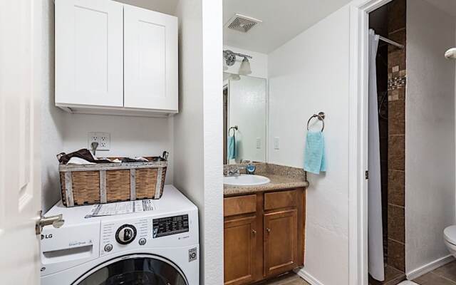 Sunscape Getaway 1BR by Casago