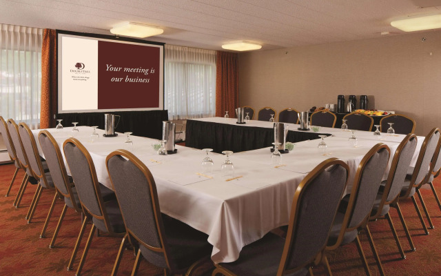 DoubleTree by Hilton Pittsburgh Monroeville Conv Center