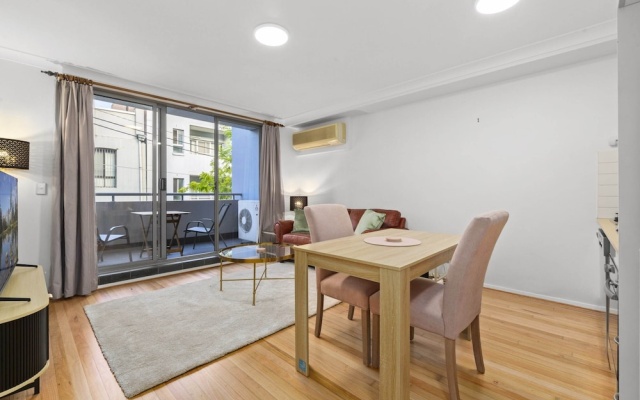 Bright 1-bed Apartment in Central Redfern – Guest Rooms – Sydney
