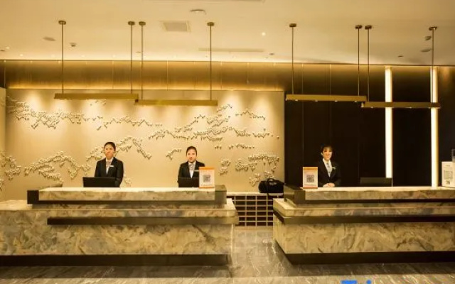 Huarong Mingwei International Hotel – People – Yueyang