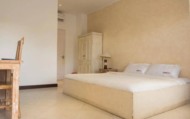 RedDoorz near Batubelig Beach