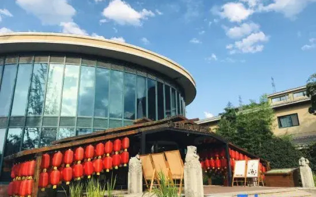 The Taibai Mountain Phoenix Spr Hotel