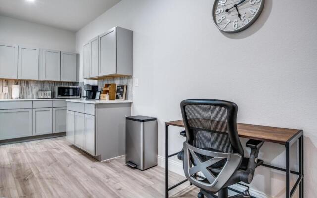 LakeDallasPoolHouse GREAT memories, near LAKE!