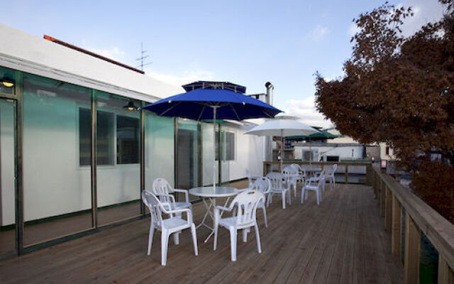 Neighbors Guesthouse