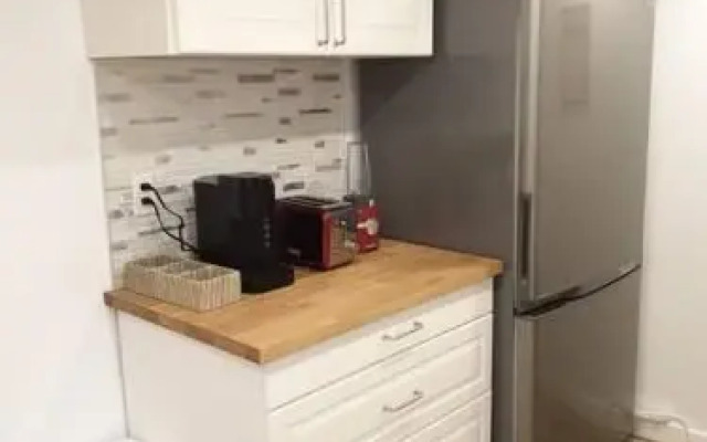 Happy, Cozy, Fun, Loving suite in West Vancouver