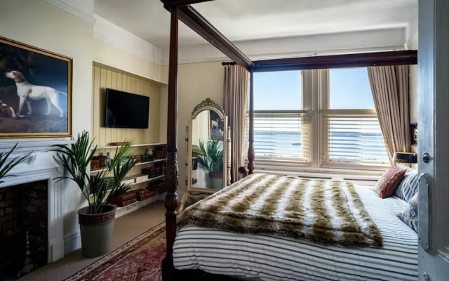 Manor House / 10-bed Home on Osea Island, Essex