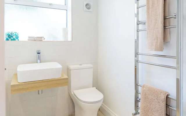 Bright & Airy 2BD - 10min walk to Centre