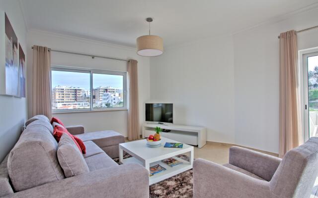 Central Lagos Spacious Apartment by Ideal Homes