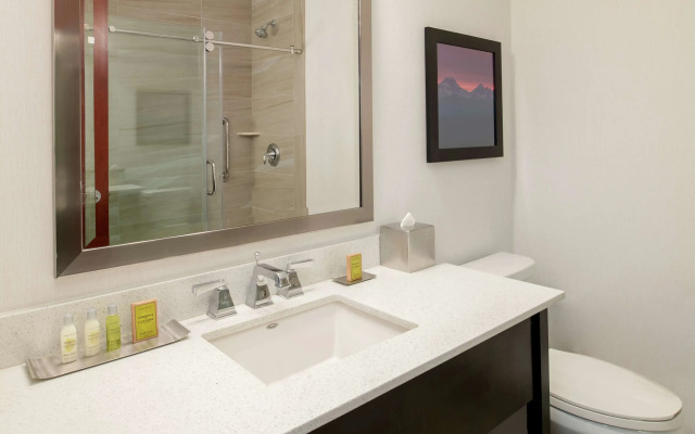 DoubleTree by Hilton Portland - Tigard