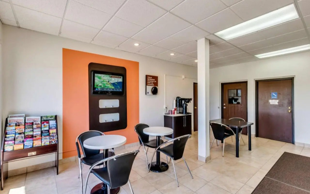 Super 8 Albert Lea Mn