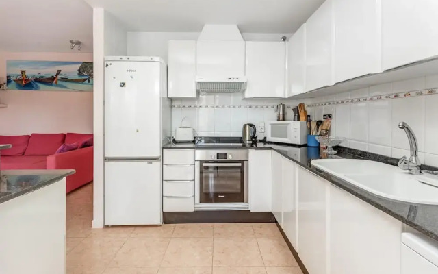 Gorgeous 2-bed Apartment Near the Beach