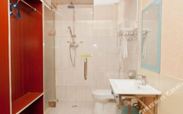 Aike 88 Hotel (Guangrao Bus Station Chengnan Wholesale Market Branch)