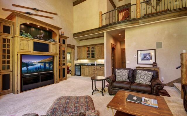 Keystone Gulch Retreat by SummitCove Vacation Lodging