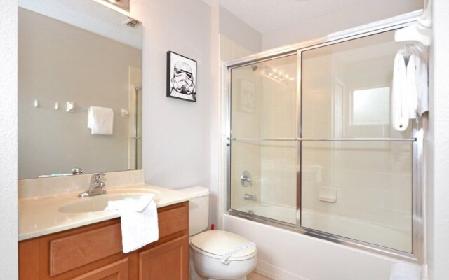 Summer Sparkle 4 Bedroom Home by RedAwning