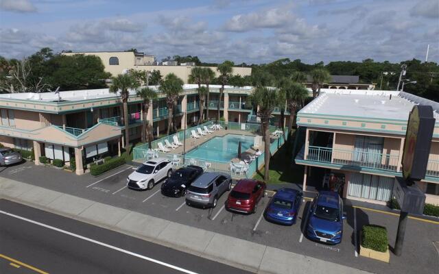 Royal Palace Inn & Suites