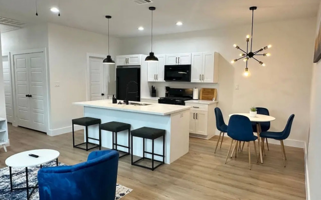 Stylish 3BR Near IAH and Dwntwn
