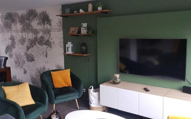 Grande chambre avec salle de bain privée