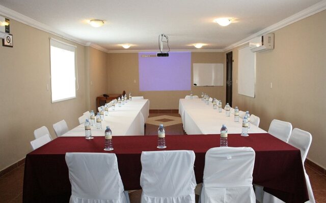 Del Marqués Hotel and Suites