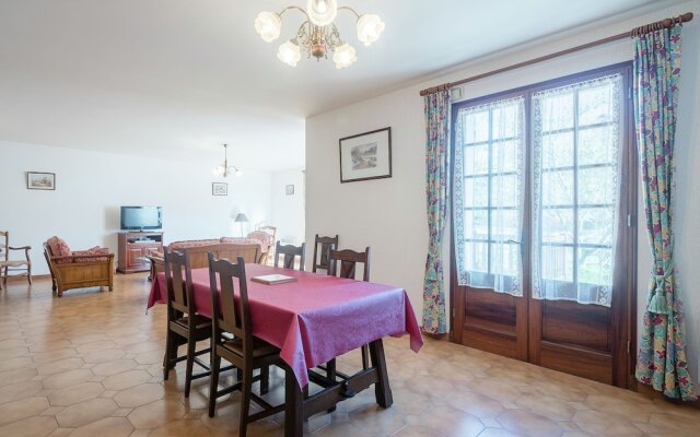 Refined Holiday Home in Villefranche-du-perigord With Garden