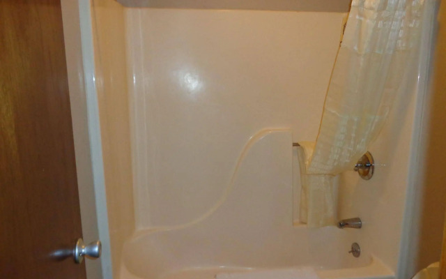 National 9 Inn Garden City