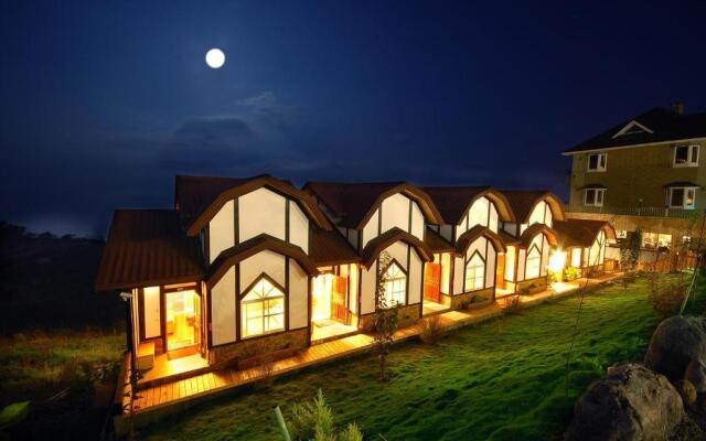 Sea of Clouds Vacation Villa