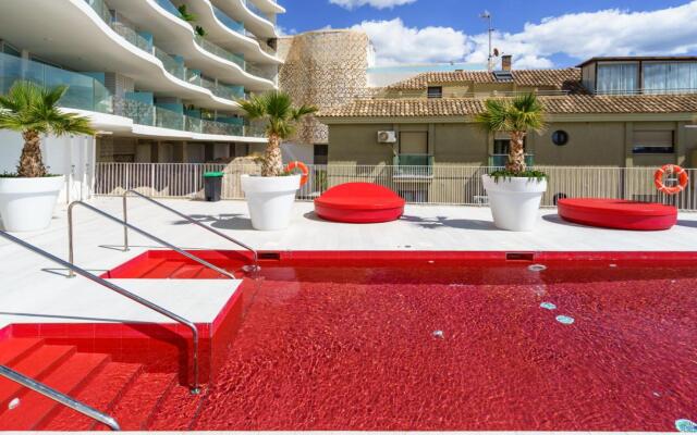 The Wave of Bliss/jacuzzi/garage