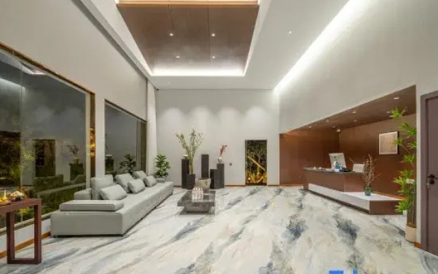 Luchuan Puyin Hot Spring Wellness Hotel