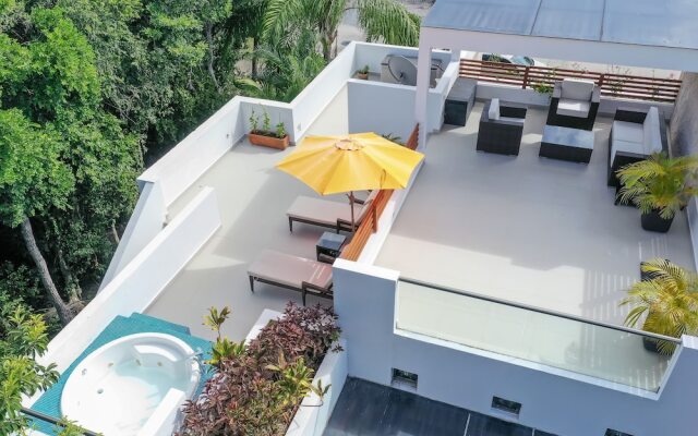 Rooftop Jacuzzi Vacation Home by Olahola