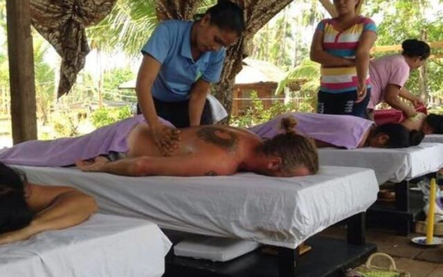 Babak Bungalows Surf and Yoga Resort