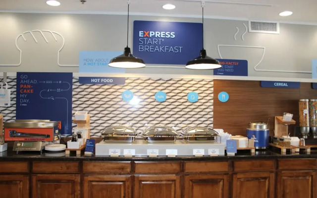 Holiday Inn Express & Suites Center by IHG