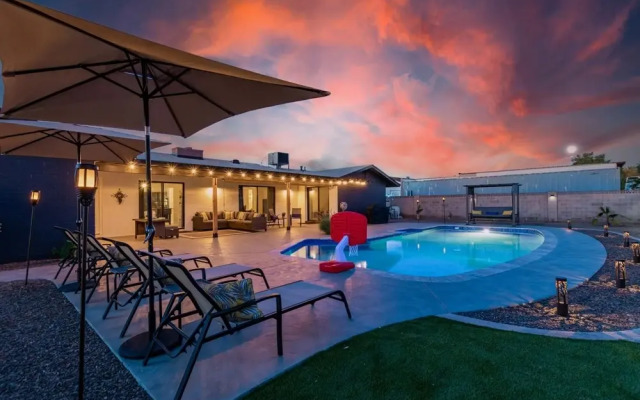 Glencove Mesa 4 Bedroom Home by RedAwning