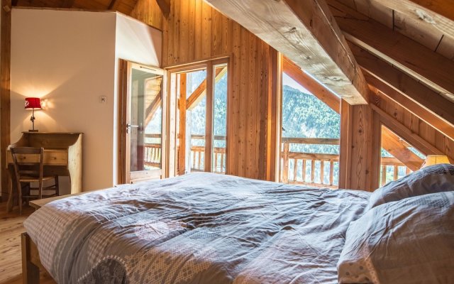 Luxurious Chalet in Vaujany French Alps with Balcony