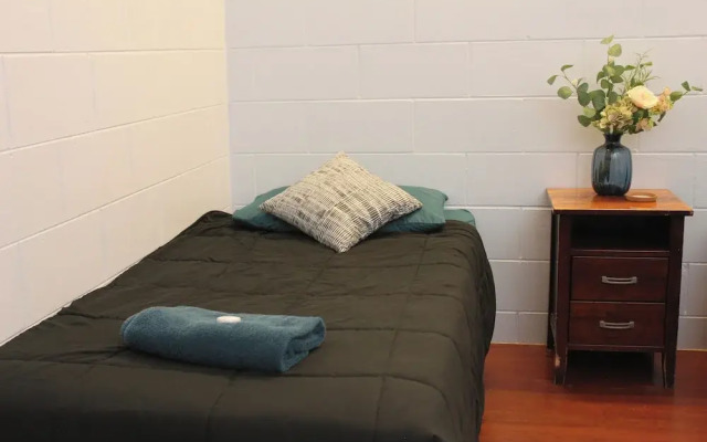 Cooktown Motel and Pams Place Hostel